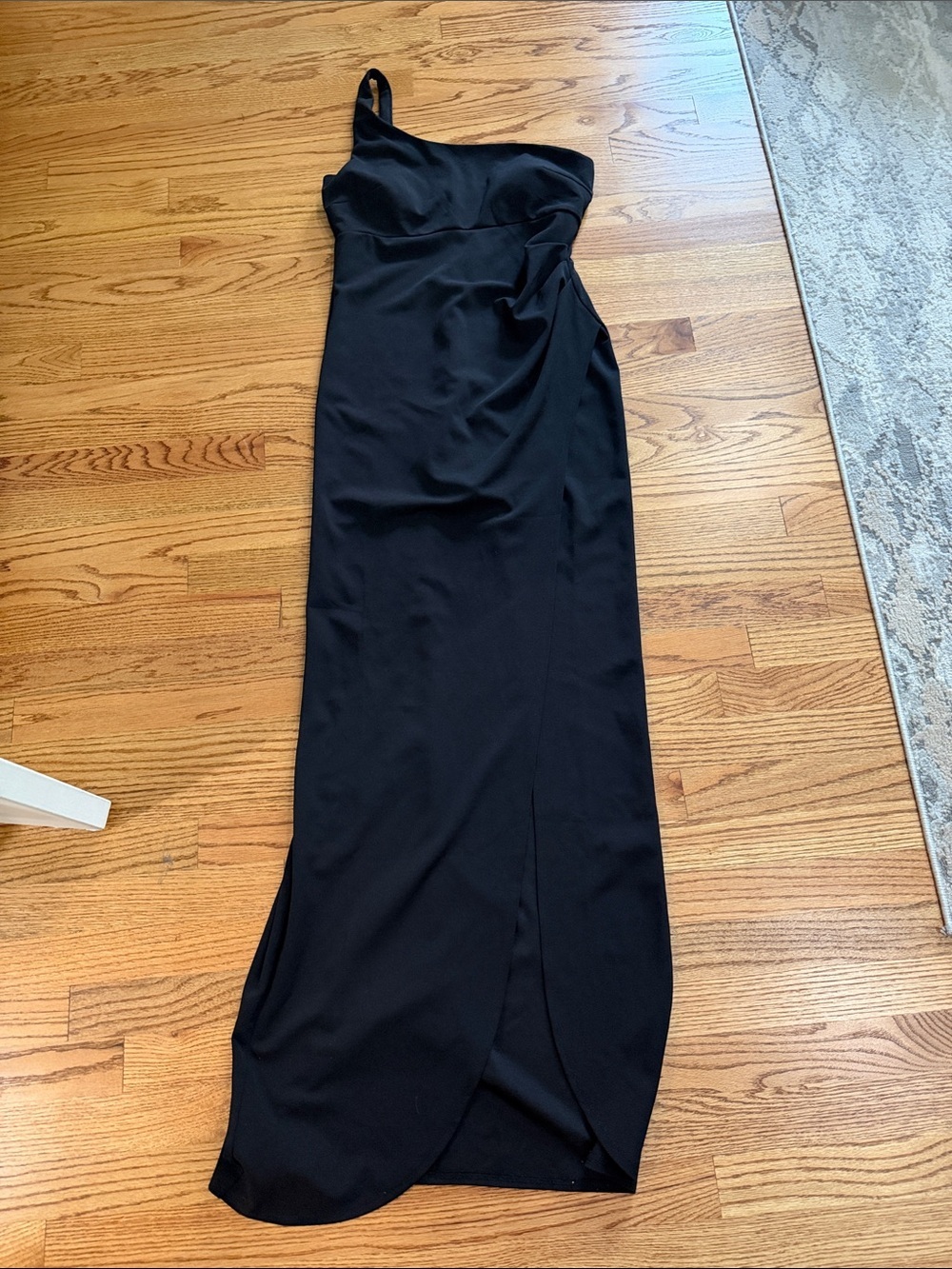 Windsor Black One-Shoulder Evening Dress medium